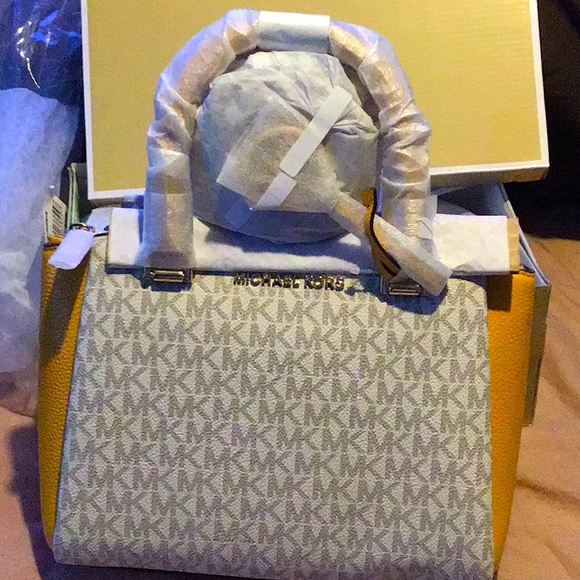 SALE Brand New‼️ Michael Kors satchel bags - Picture 4 of 6